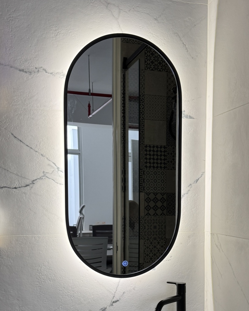 ESPEJO OVALADO CON ILUMINACIÓN